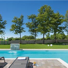 5 bedroom villa with pool near Pula, sleeps 10-12